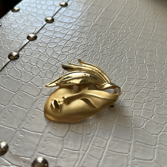 Vintage gold theater mask brooch - Picture 5 of 7